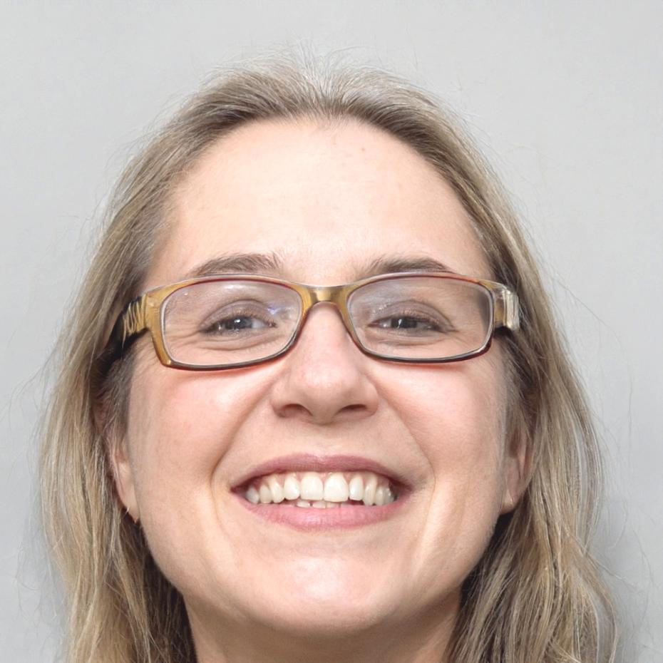 Carla Mendoza, estilista profesional certificada por tharovinetulixo